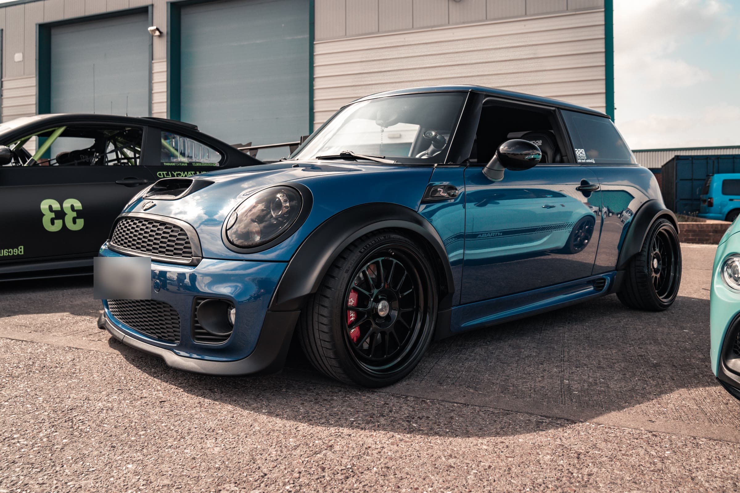 A blue Mini JCW on black wheels, with wide arches and lowered, at the TTR open day
